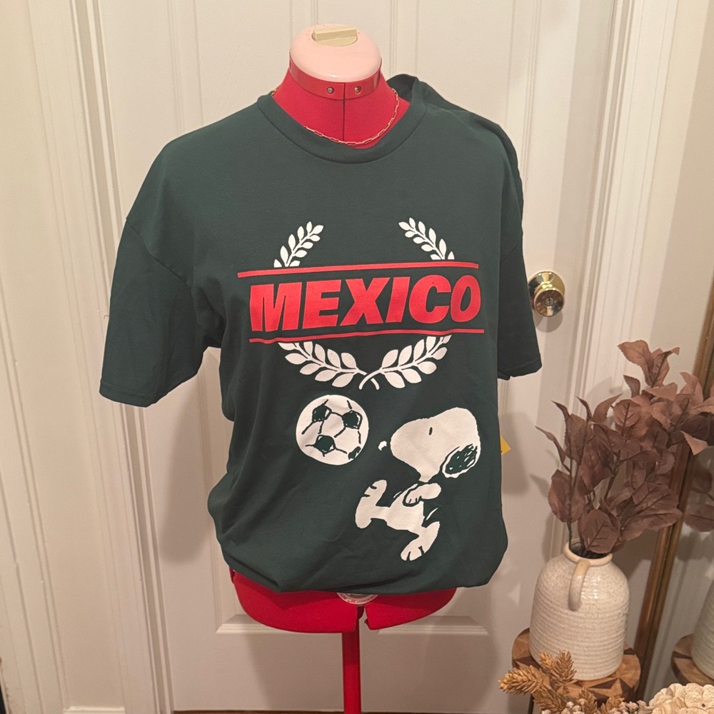 Peanuts Mexico Snoopy Graphic Tee - Dark Green with Red and White